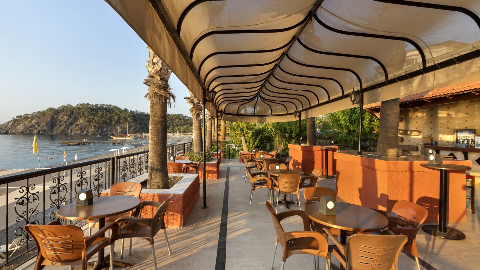 Hotel Marvida Akman bar u bazénu
